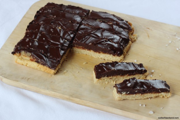 Gesalzene Schoko-Shortbread-Schnitten mit Karamellfüllung | Zuckerbäckerei