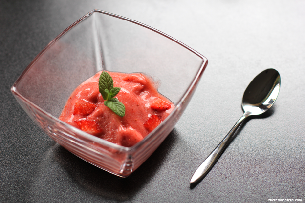 Erdbeer-Rhabarber-Eis | Zuckerbäckerei