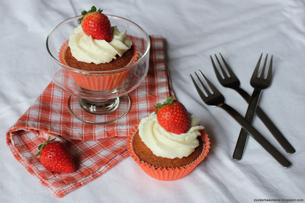 Limetten-Kokos-Cupcakes mit Erdbeeren | Zuckerbäckerei