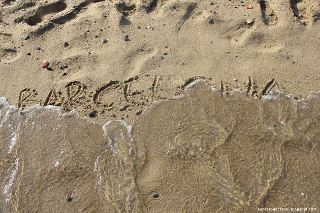 barcelona in den sand geschrieben