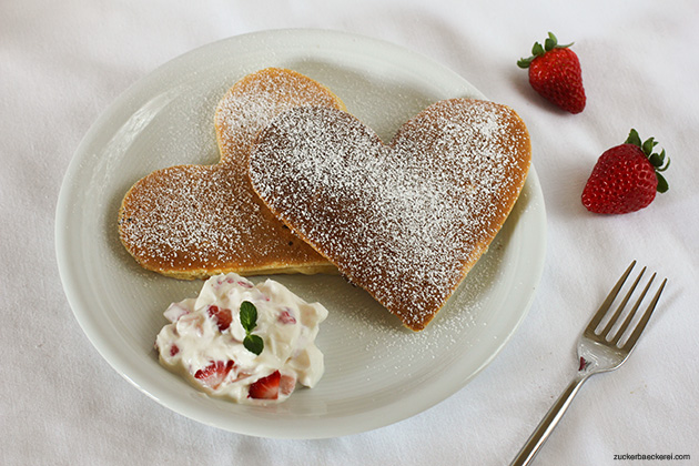 Herzpancakes mit Erdbeerquark