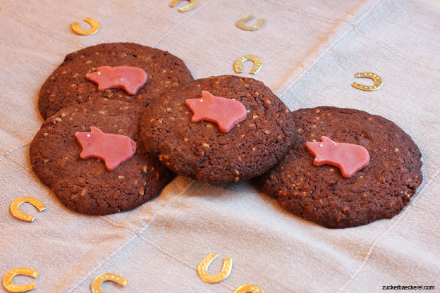 Schoko-Mandel-Kekse mit Marzipanschweinchen zu Neujahr 2016