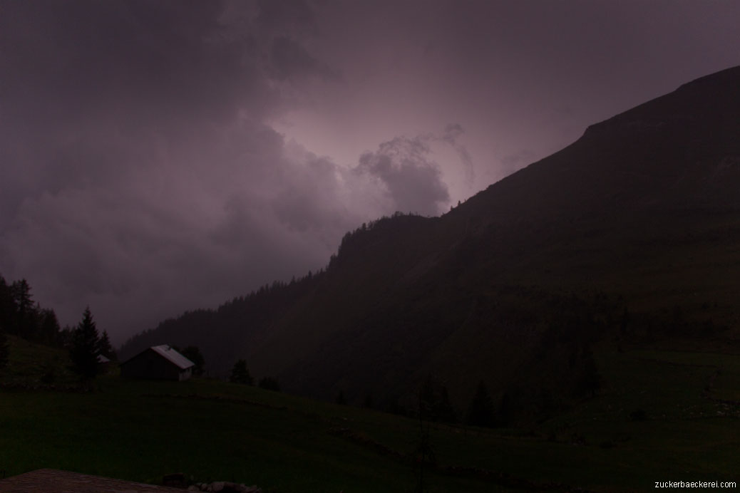 berg mit gewitter