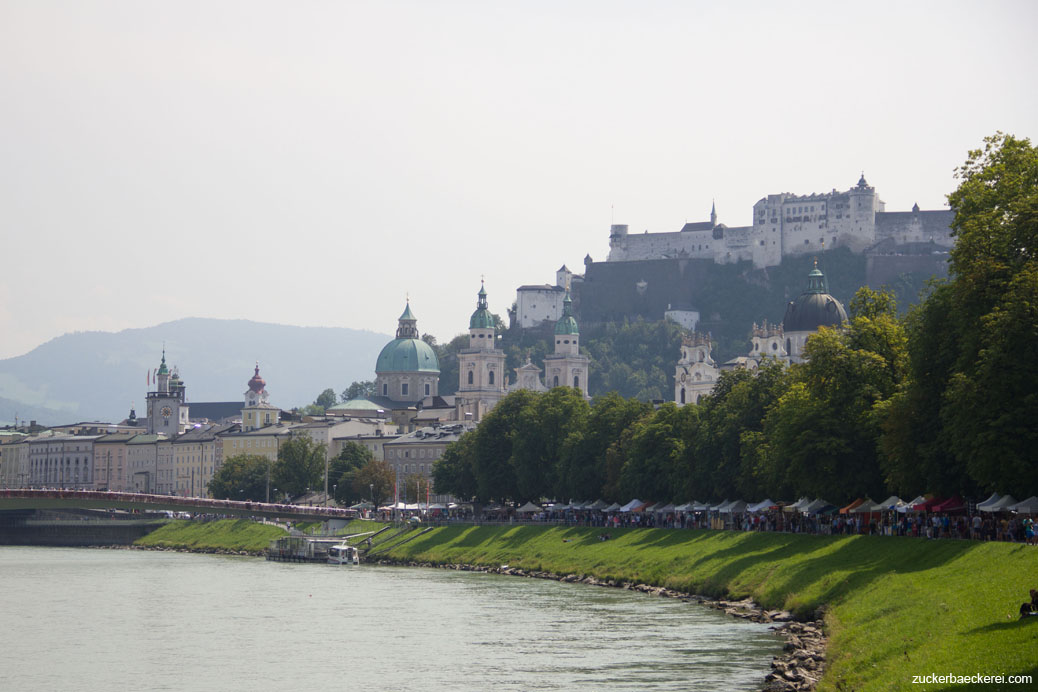 Blick über die salzach auf Salzburg