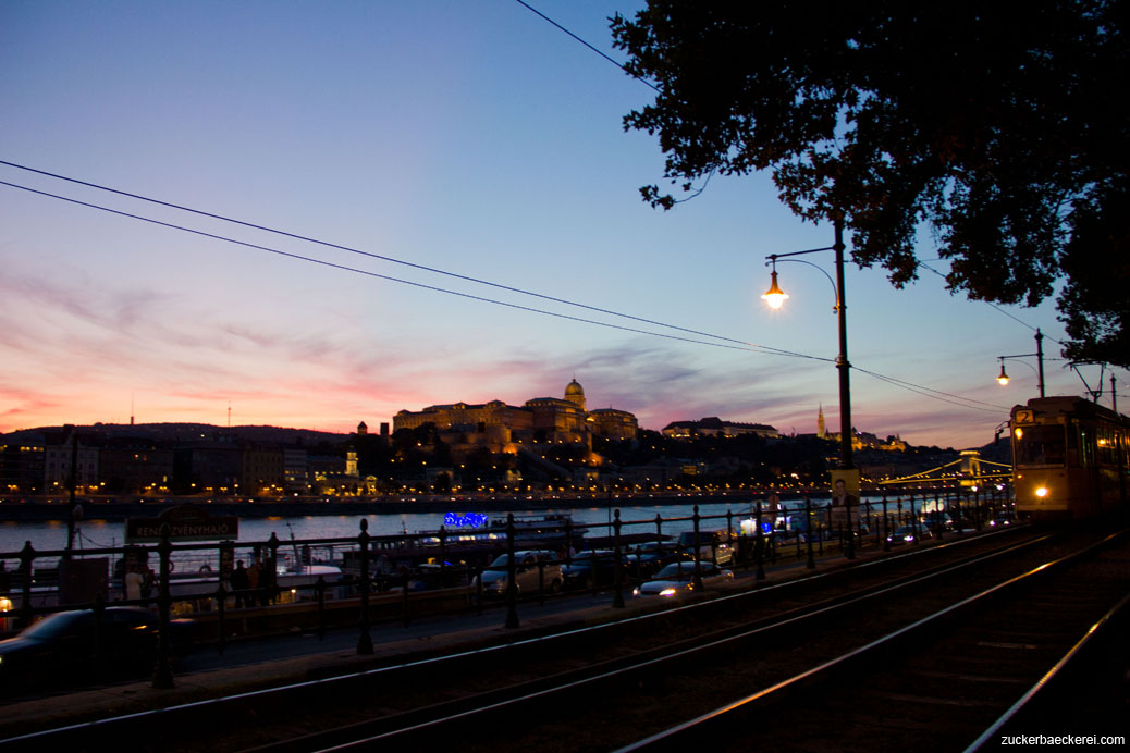 straßenbahn im abendrot