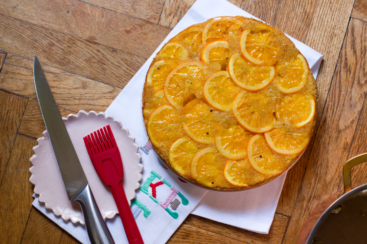 Olivenöl-Kardamom-Kuchen mit kandierten Orangen