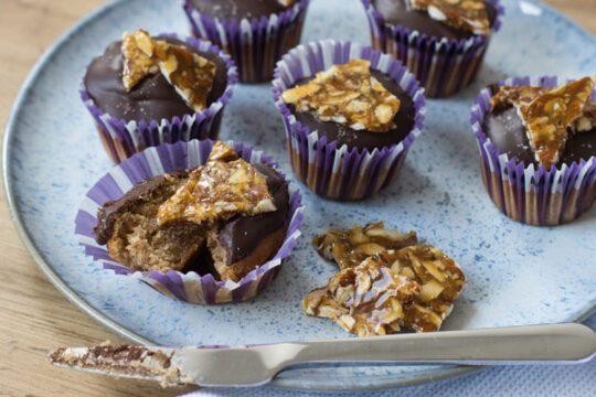 Mandelmuffins mit Ganache und Mandelkrokant – Zuckerbäckerei