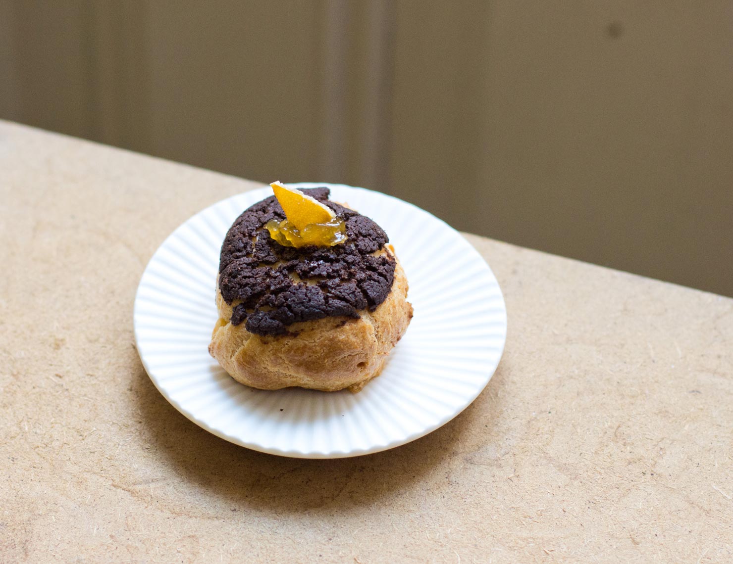 Schoko-Salzkaramell-Brandteigkrapferl mit Orange – Zuckerbäckerei