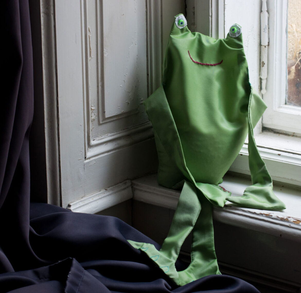 genähter frosch