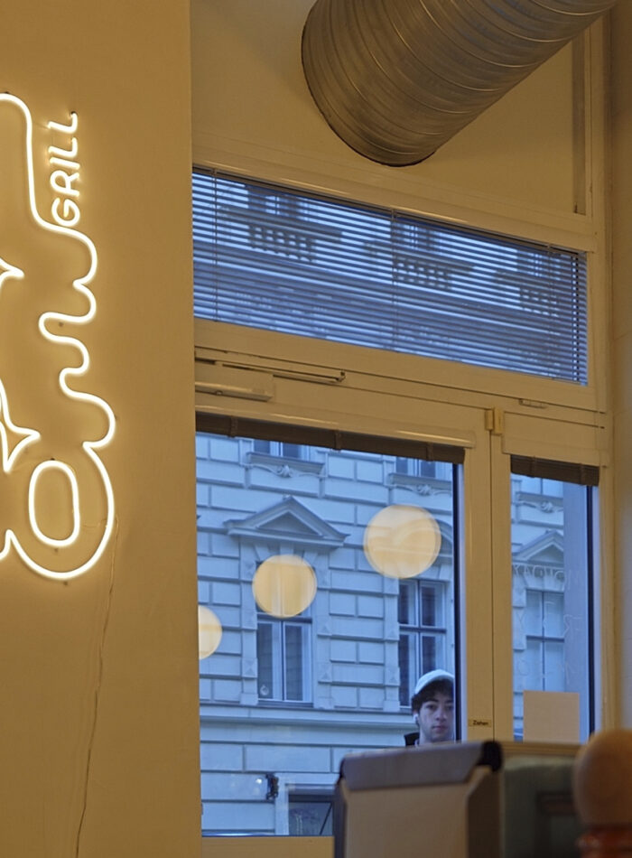 leuchtschrift an der wand